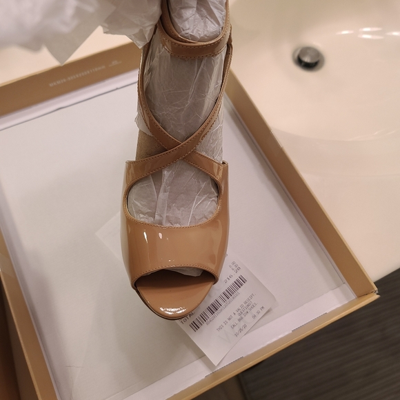 Sandals - Picture 3 of 5